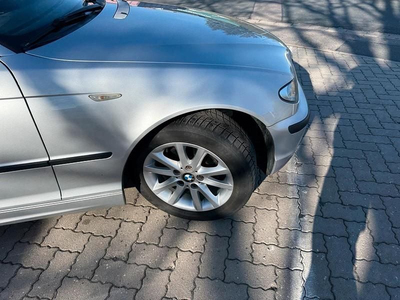 Second-hand BMW 318 143 CP (105 kW) 2004 Argintiu Berlinǎ