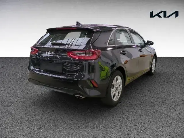 Gebraucht Kia Ceed Vision 140 PS (102 kW) 2025 1k) zilinaschwarz met. (schwarz Kleinwagen