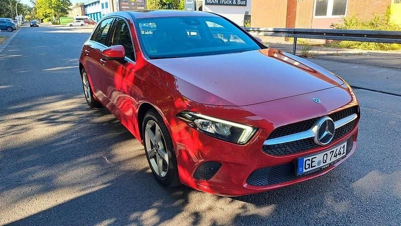 Rot Gebraucht 2019 Mercedes A220 Limousine | 17.999 € - Bild 1/4