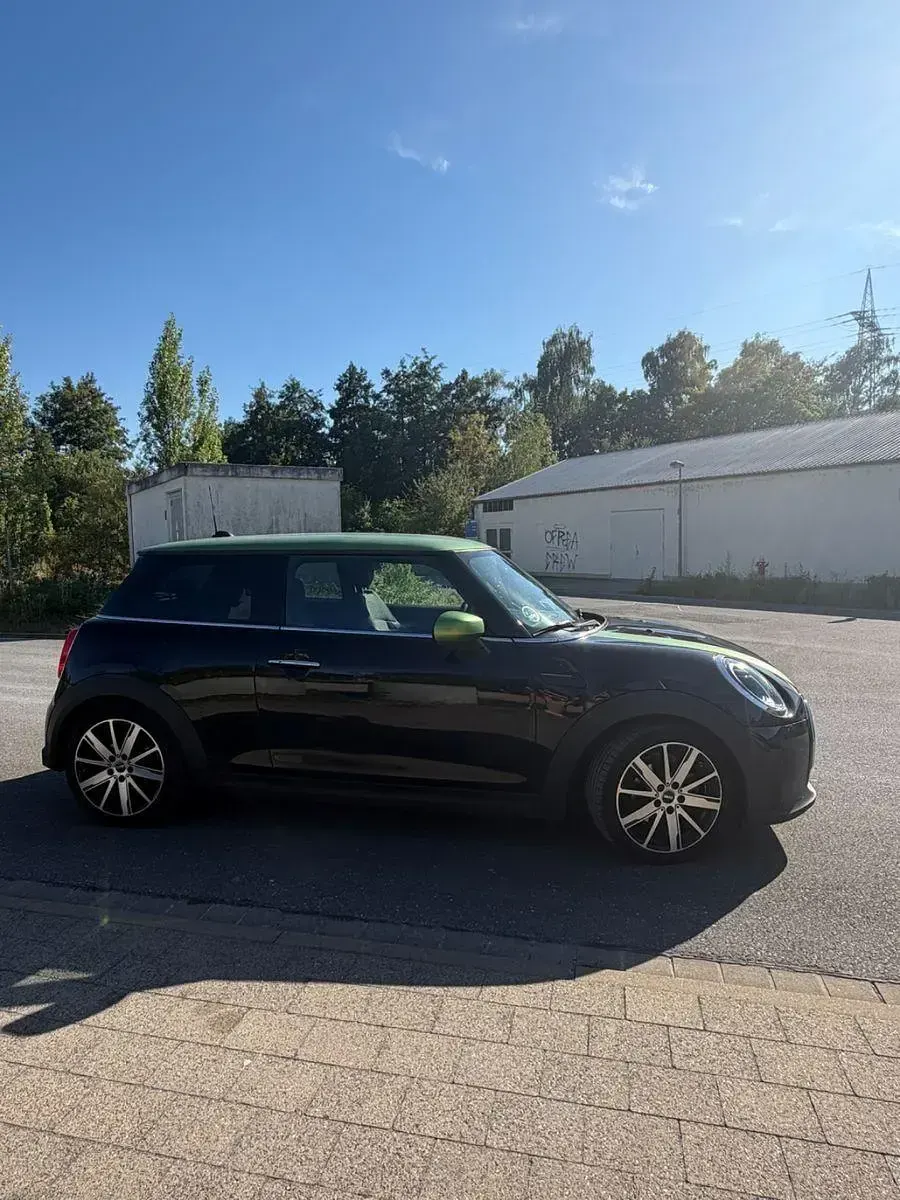 Gebraucht Mini Cooper 136 PS (100 kW) 2021 Schwarz Kleinwagen