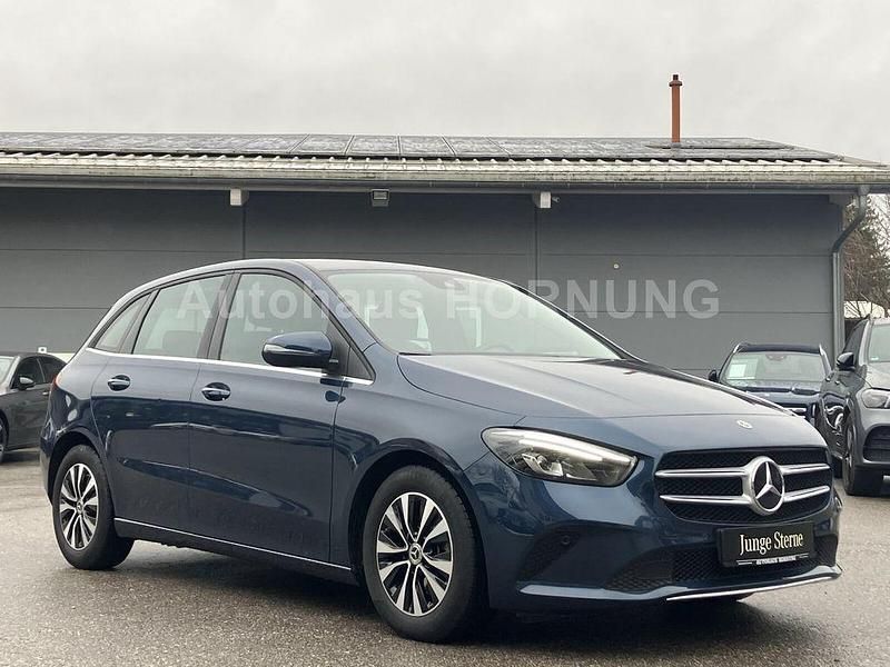Gebraucht Mercedes B180 Style 136 PS (100 kW) 2021 Denimblau metalliclack Van / Kleinbus