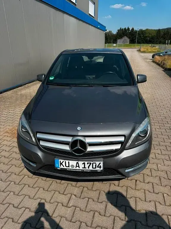Gebraucht Mercedes B200 136 PS (100 kW) 2013 Grau Kleinwagen