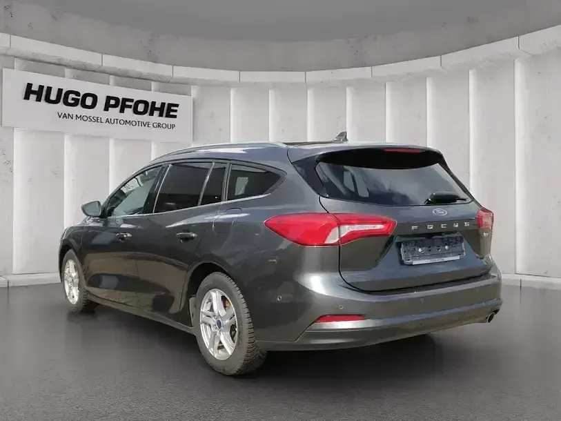 Używany Ford Focus Cool & Connect 125 KM (91 kW) 2022 Szary Sedan/Limuzyna