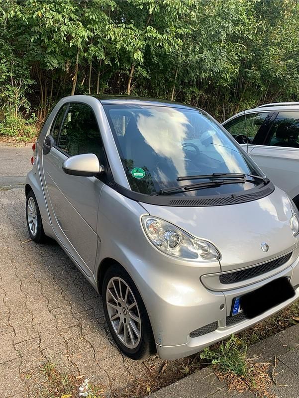 Grau Gebraucht 2012 Smart ForTwo Coupé Coupé | 3.850 € - Bild 1/4