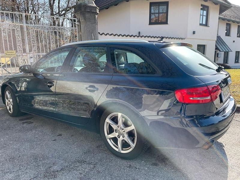 Gebraucht Audi A4 Comfort 179 PS (131 kW) 2009 Blau Kombi