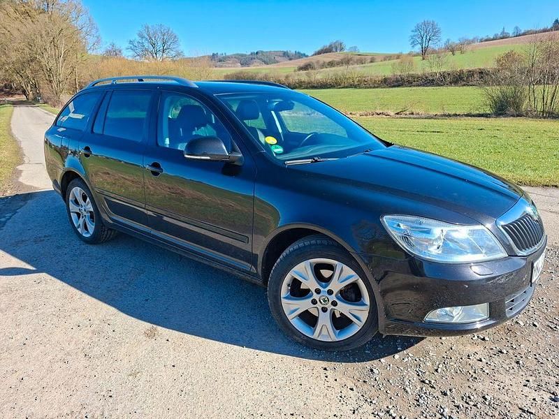 Gebraucht Skoda Octavia Elegance 140 PS (102 kW) 2012 Schwarz Kombi