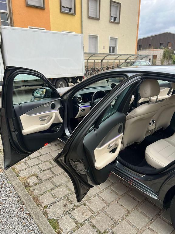 Gebraucht Mercedes E220 Avantgarde 194 PS (142 kW) 2016 Grau Limousine