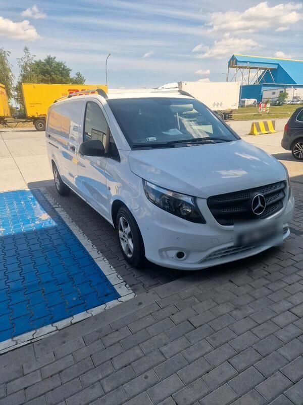 Weiß Gebraucht 2019 Mercedes Vito Van / Kleinbus | 17.000 € - Bild 1/4