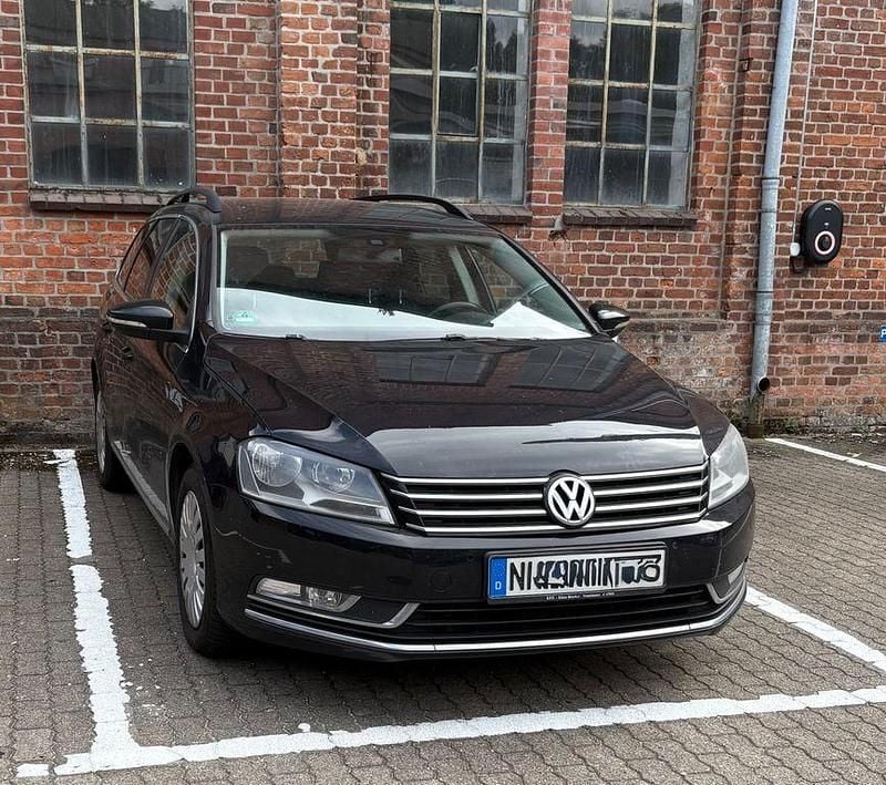 Schwarz Gebraucht 2012 VW Passat Comfortline Kombi | 5.500 € (Fairer Preis) - Bild 1/4