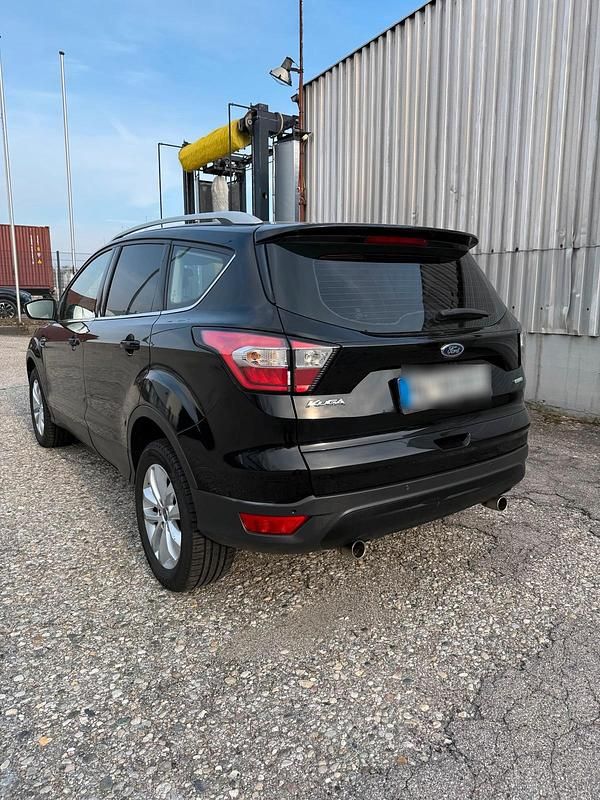 Gebraucht Ford Kuga 120 PS (88 kW) 2017 Schwarz SUV