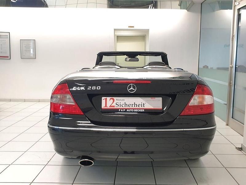 Gebraucht Mercedes CLK280 231 PS (169 kW) 2009 Obsidianschwarz Cabrio