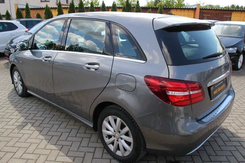 Gebraucht Mercedes B180 122 PS (89 kW) 2016 Grau Van / Kleinbus