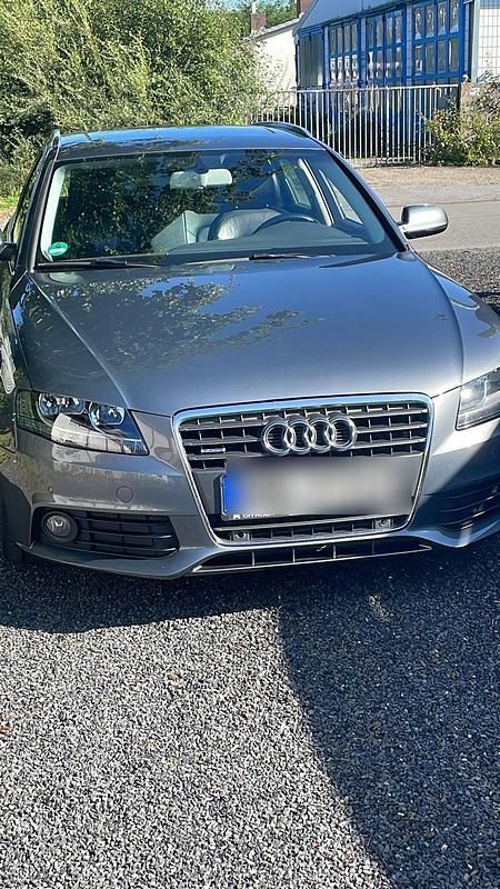 Grau Gebraucht 2011 Audi A4 Kombi | 9.800 € (Etwas zu teuer) - Bild 1/4