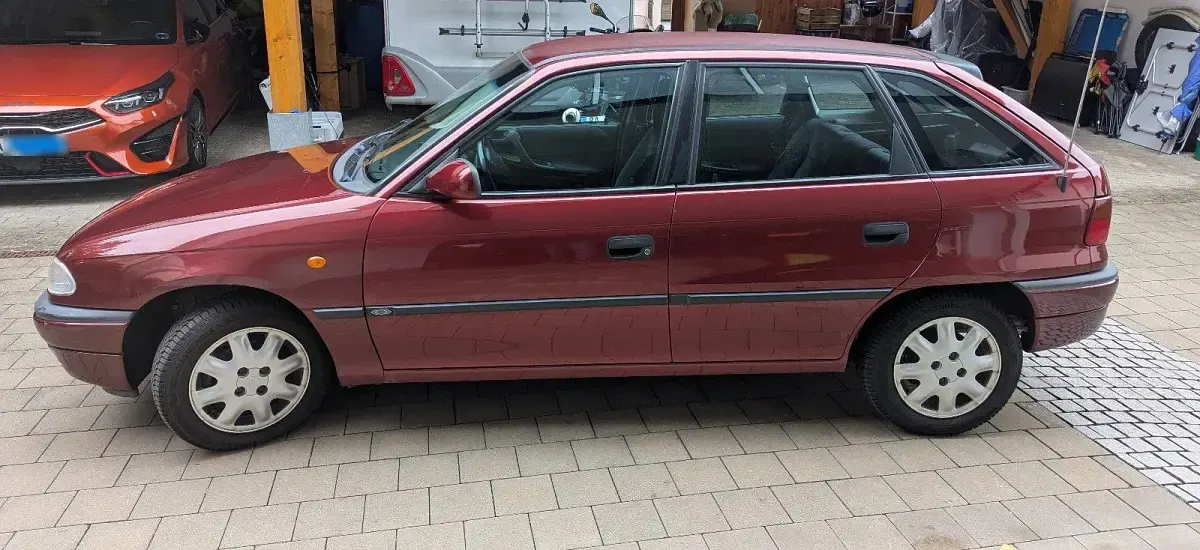 Gebraucht Opel Astra 101 PS (74 kW) 1997 Rot Kleinwagen