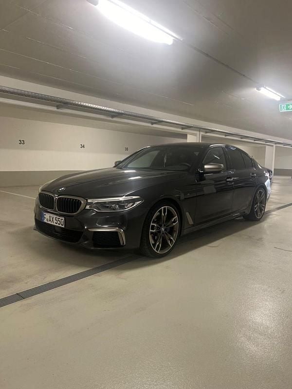 Grau Gebraucht 2017 BMW M550 Sport Line Limousine | 33.900 € (Fairer Preis) - Bild 1/4