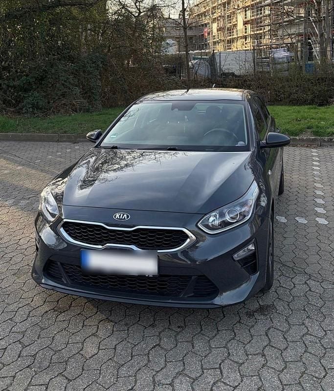 Second-hand Kia Ceed Vision 99 CP (72 kW) 2018 Gri Hatchback