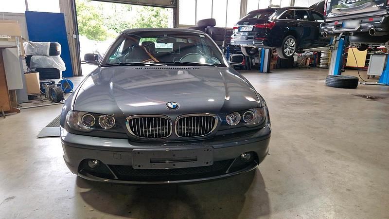Gebraucht BMW 318 Cabriolet 150 PS (110 kW) 2005 Grau Cabrio
