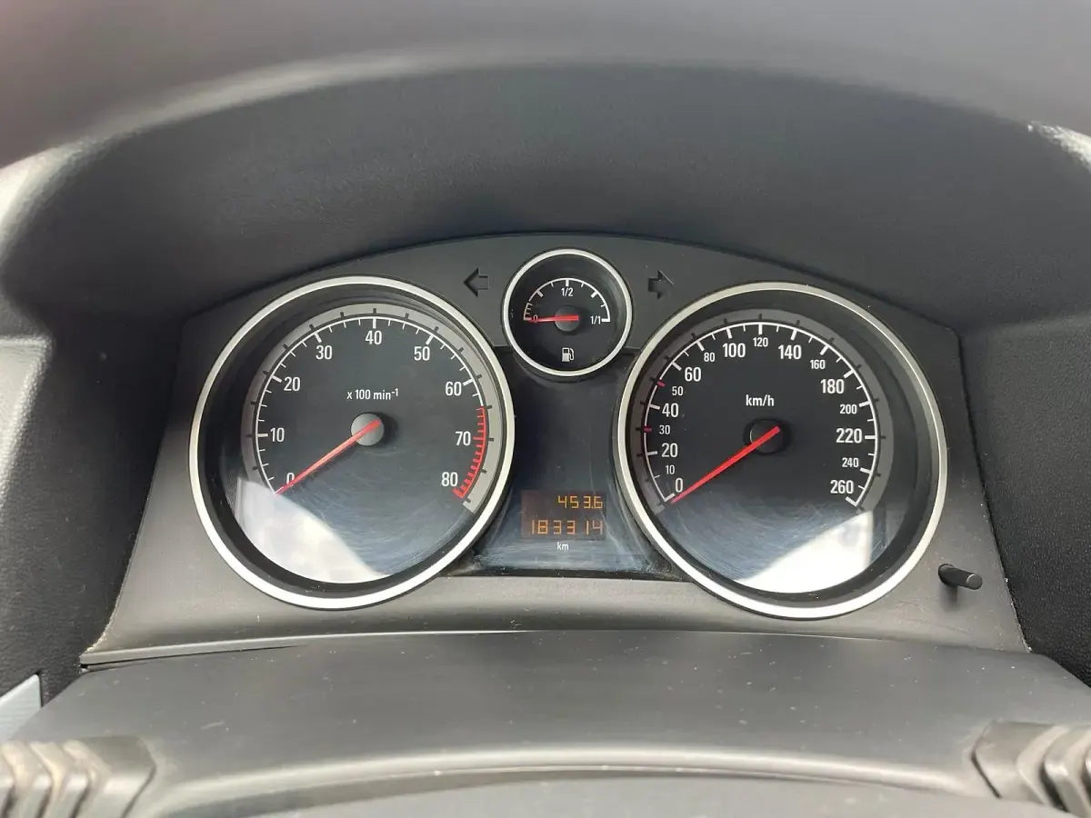 Gebraucht Opel Astra GTC 105 PS (77 kW) 2005 Silber Limousine