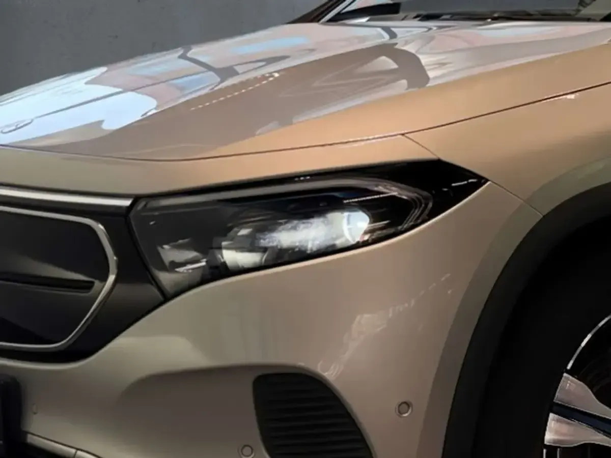 Gebraucht Mercedes EQA250 Progressive 139 kW (190 PS) 2021 Silber SUV