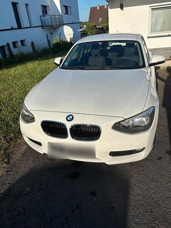 Gebraucht BMW 114 102 PS (75 kW) 2013 Weiß Kleinwagen