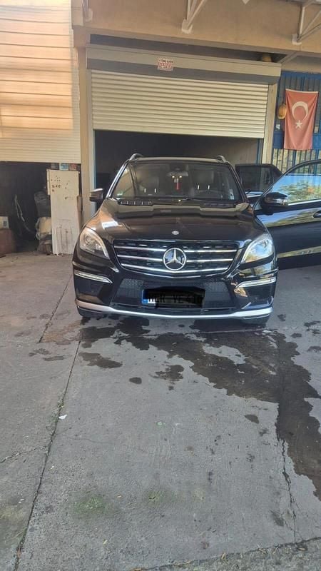 Schwarz Gebraucht 2014 Mercedes ML63 AMG AMG SUV | 29.500 € (Teuer) - Bild 1/4