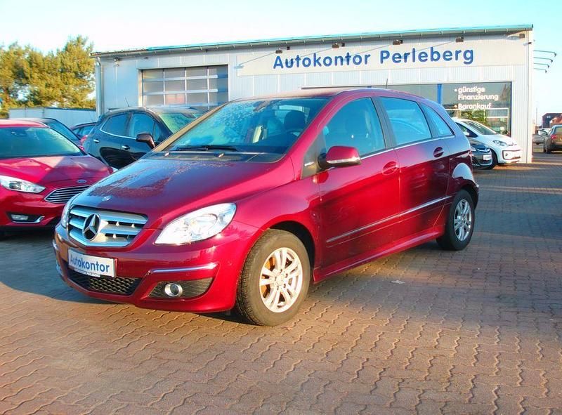 Gebraucht Mercedes B160 95 PS (69 kW) 2011 Rot Van / Kleinbus