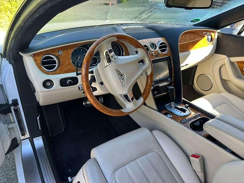 Gebraucht Bentley Continental GT 575 PS (422 kW) 2011 Weiß Coupé