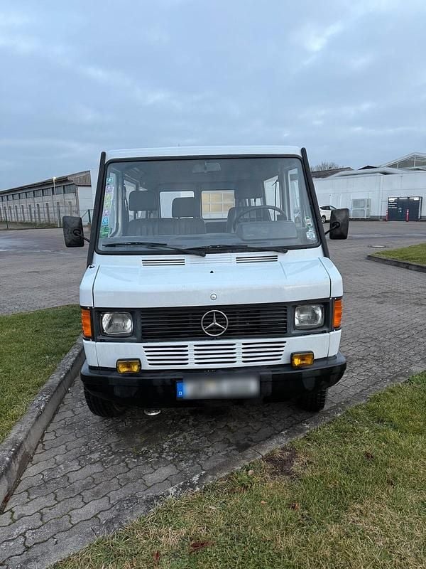 Weiß Gebraucht 1991 Mercedes T1 Van | 15.999 € - Bild 1/4