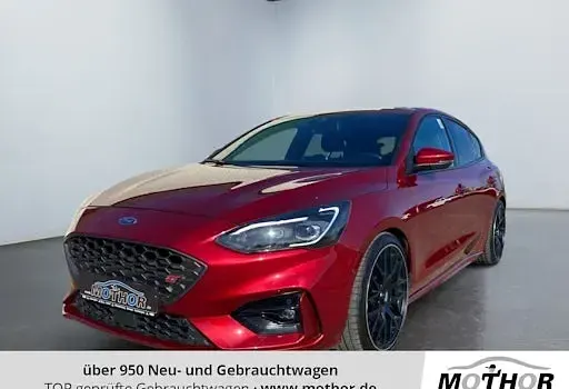 Używany Ford Focus ST 280 KM (205 kW) 2020 Czerwony Sedan/Limuzyna