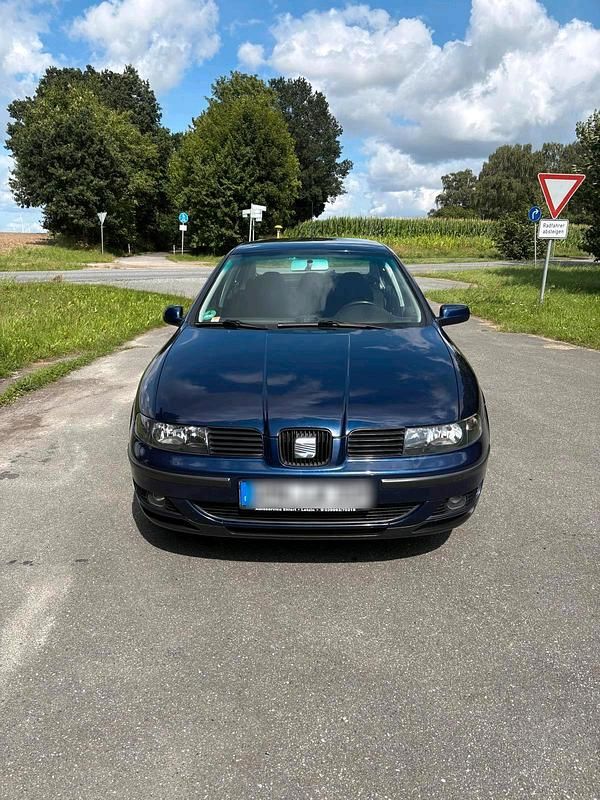 Blau Gebraucht 1999 Seat Toledo Limousine | 2.000 € (Fairer Preis) - Bild 1/4