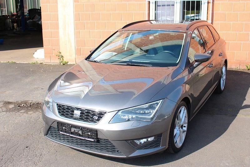 Grau Gebraucht 2015 Seat Leon ST FR Kombi | 10.650 € (Fairer Preis) - Bild 1/4
