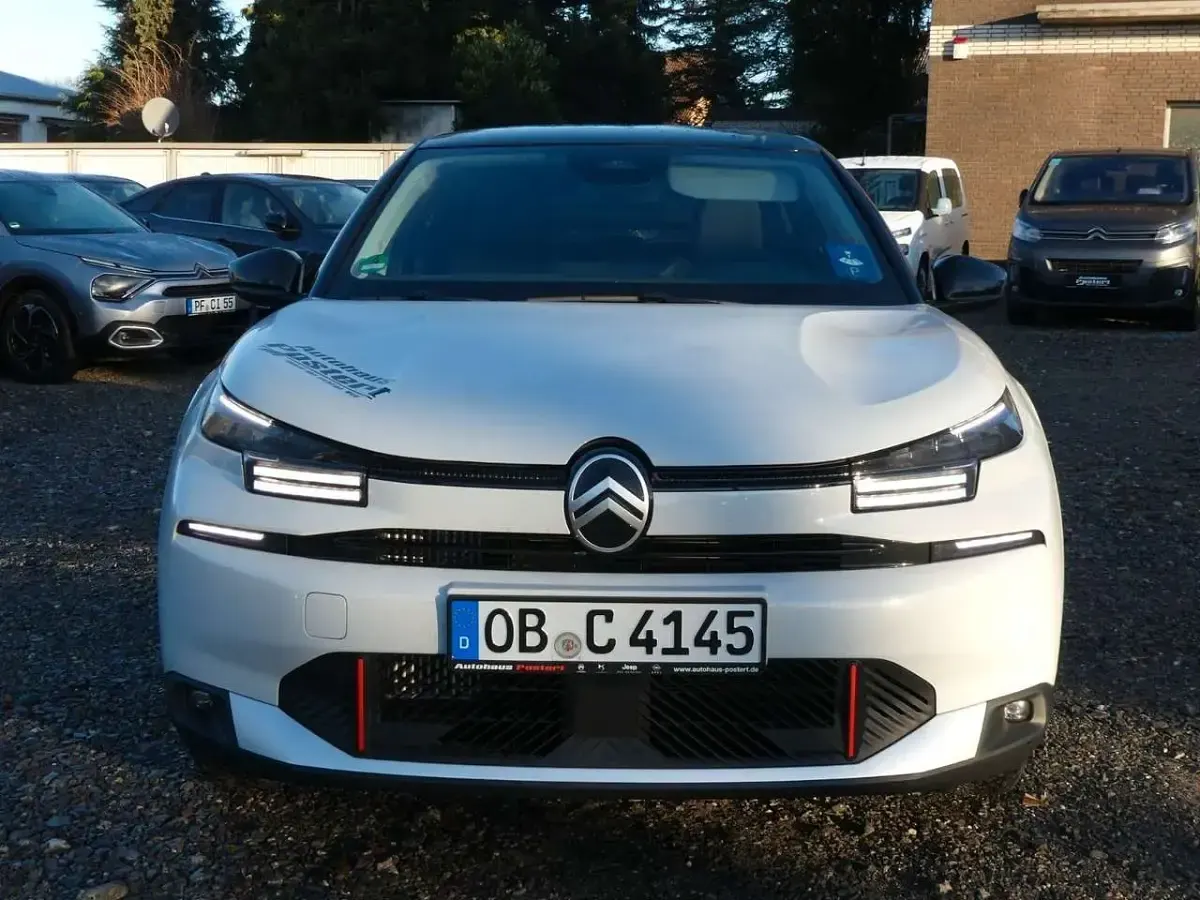 Gebraucht Citroën C4 145 PS (106 kW) 2025 Weiß Limousine