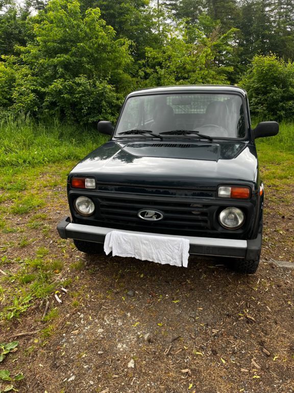 Grün Gebraucht 2018 Lada niva SUV | 9.200 € (Guter Preis) - Bild 1/4