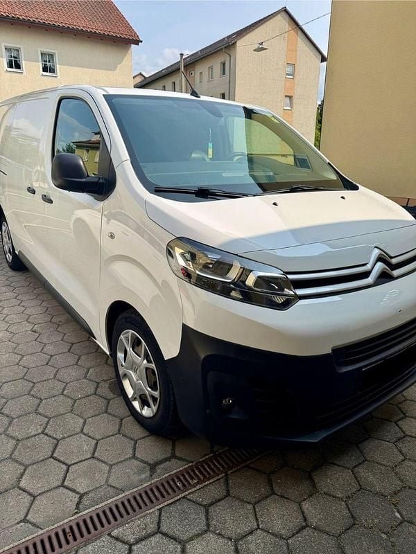 Weiß Gebraucht 2021 Citroën Jumpy Van / Kleinbus | 16.999 € (Superpreis) - Bild 1/4