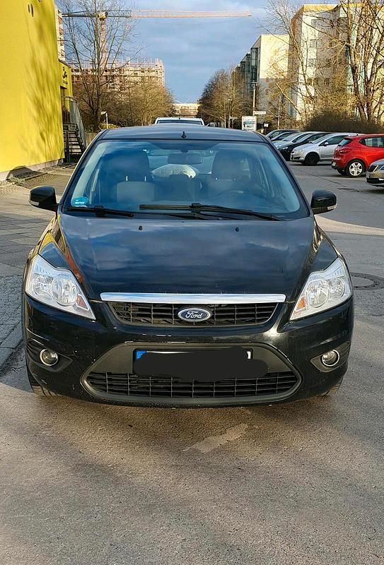 Gebraucht Ford Focus 100 PS (73 kW) 2011 Schwarz Limousine