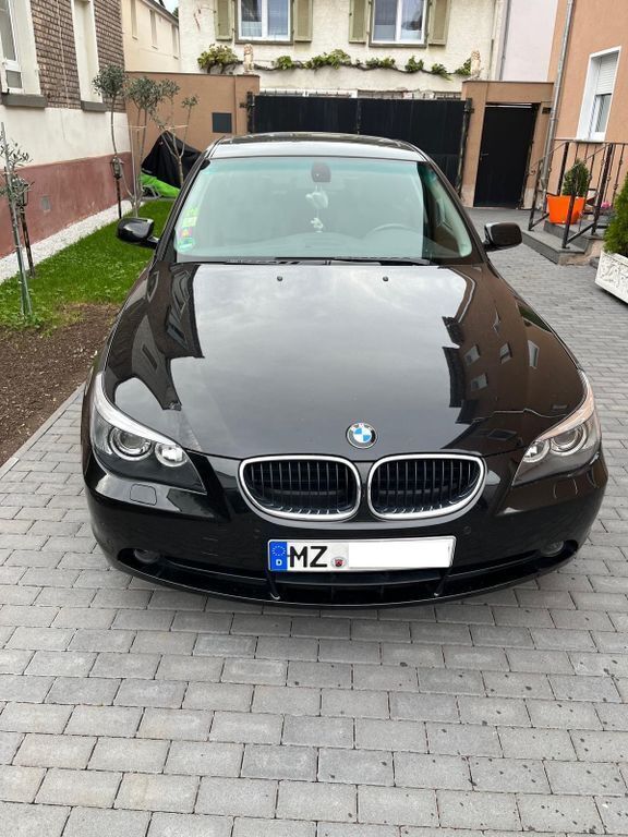 Schwarz Gebraucht 2003 BMW 530 Limousine | 12.500 € - Bild 1/3