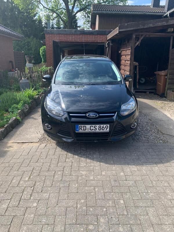 Schwarz Gebraucht 2013 Ford Focus Kombi | 4.000 € (Fairer Preis) - Bild 1/4