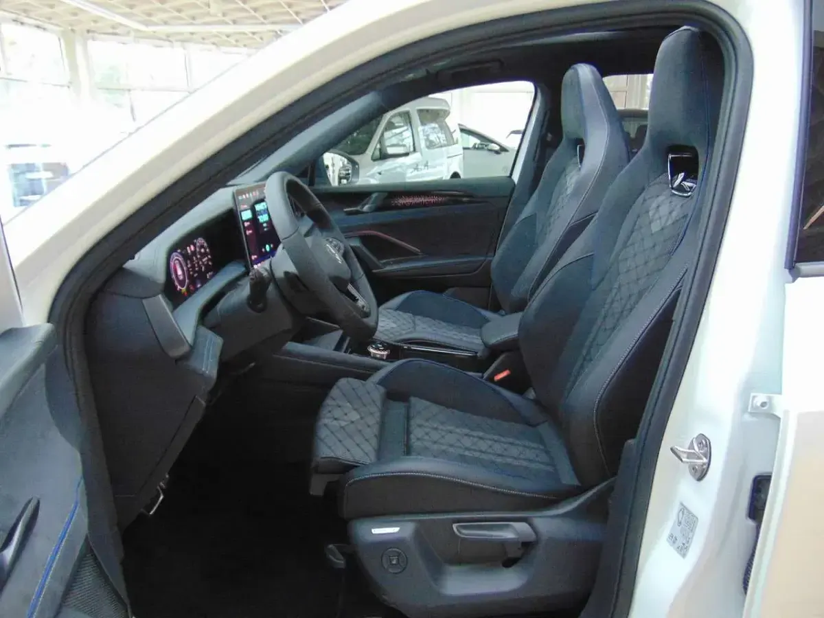 Gebraucht VW Tayron Style 193 PS (141 kW) 2025 Oryxweiß perlmutteffekt SUV