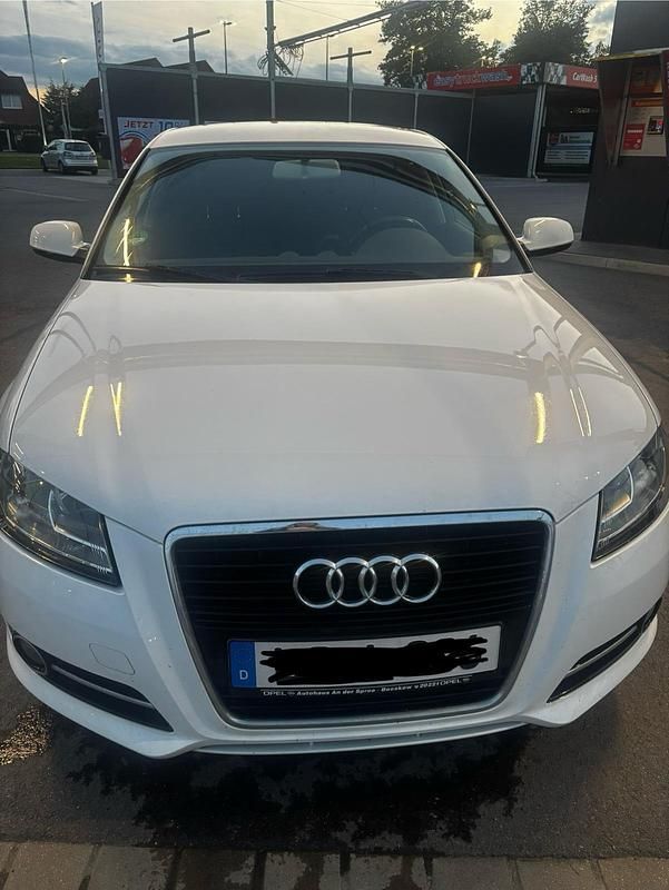 Weiß Gebraucht 2012 Audi A3 Attraction Kleinwagen | 7.700 € (Fairer Preis) - Bild 1/4