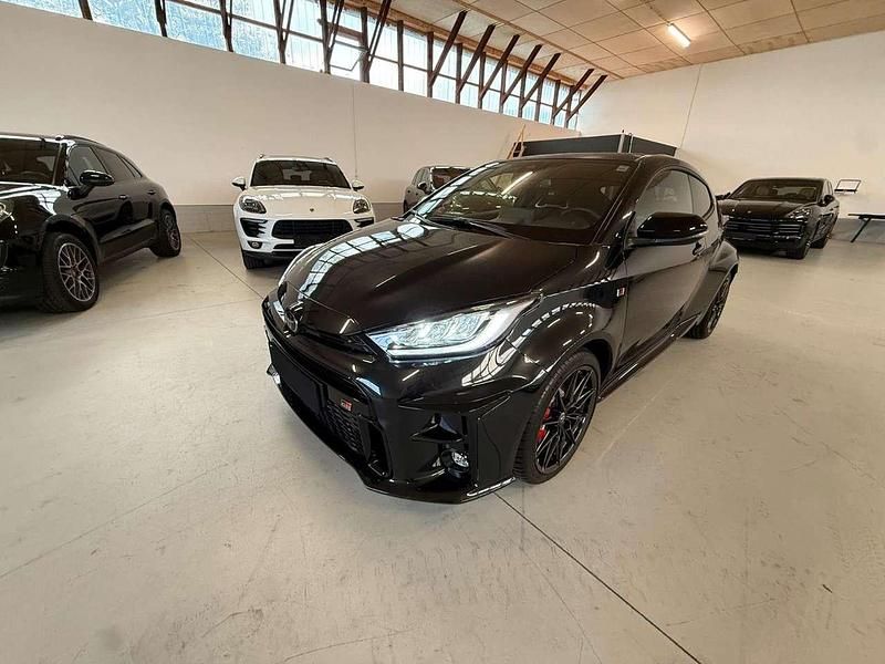 Schwarz Gebraucht 2024 Toyota Yaris Limousine | 44.888 € (Teuer) - Bild 1/4