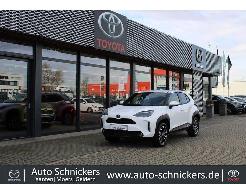 Pure) white ii (weiss Gebraucht 2022 Toyota Yaris Cross Team SUV | 23.240 € (Fairer Preis) - Bild 1/4