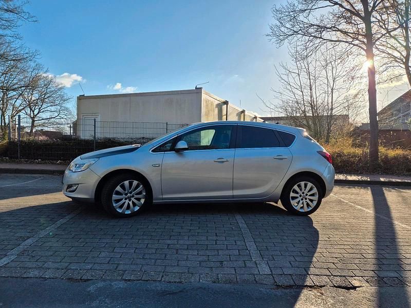 Silber Gebraucht 2010 Opel Astra Kleinwagen | 3.300 € (Guter Preis) - Bild 1/4