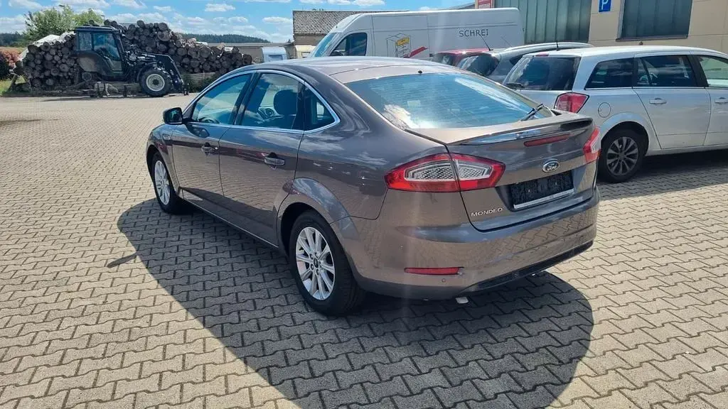 Gebraucht Ford Mondeo Titanium 145 PS (106 kW) 2011 Braun Limousine