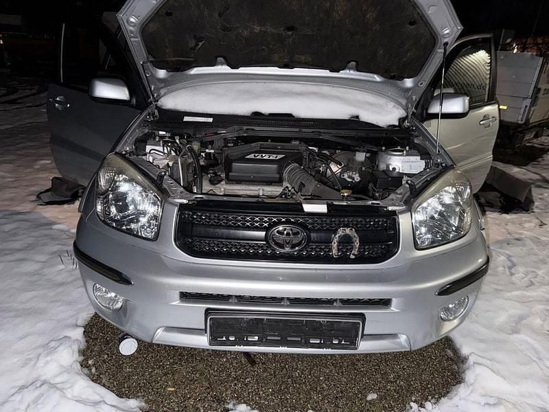 Silber Gebraucht 2005 Toyota RAV4 Edition SUV | 6.500 € (Fairer Preis) - Bild 1/4