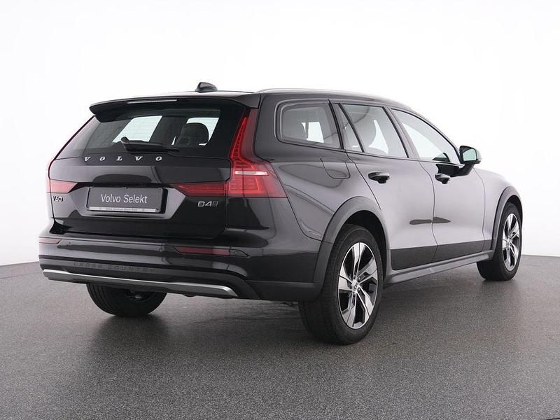Gebraucht Volvo V60 CC Plus 197 PS (144 kW) 2023 Schwarz Kombi