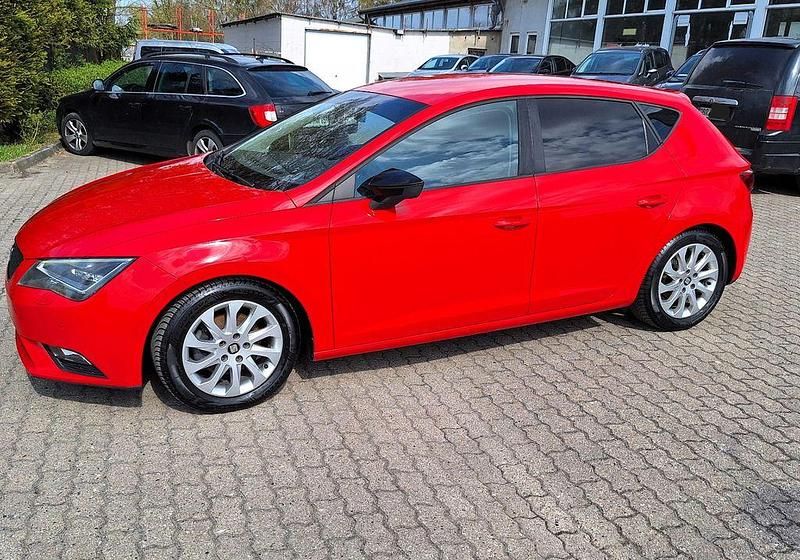 Gebraucht Seat Leon Style 105 PS (77 kW) 2013 Rot Limousine