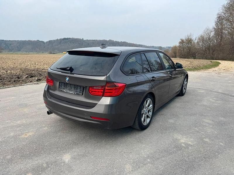 Gebraucht BMW 318 143 PS (105 kW) 2012 Braun Kombi