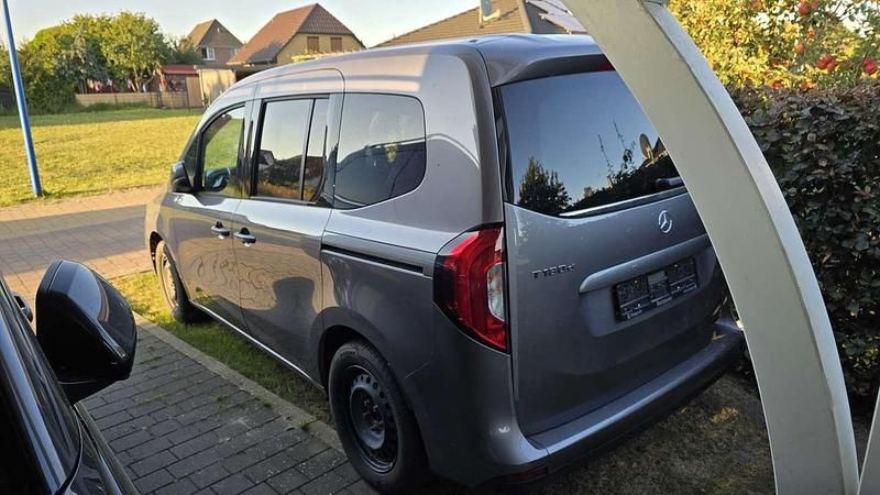 Gebraucht Mercedes T180 Edition 116 PS (85 kW) 2022 Grau Van / Kleinbus