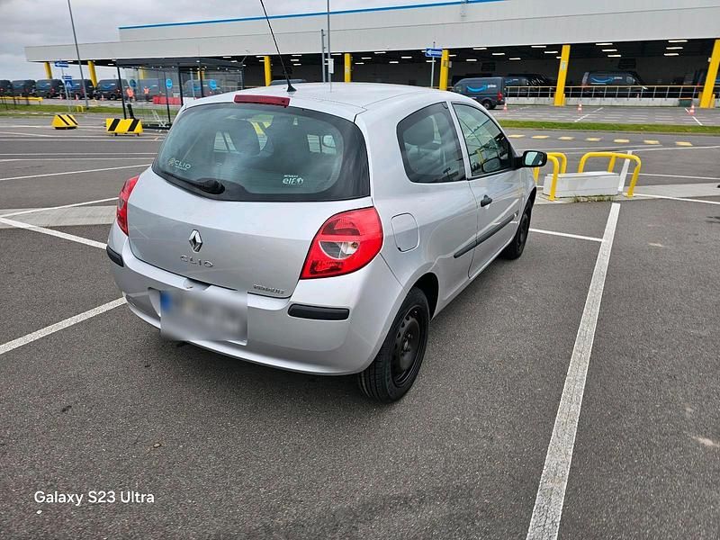 Brugt Renault Clio II 75 HK (55 kW) 2006 Sølv Hatchback