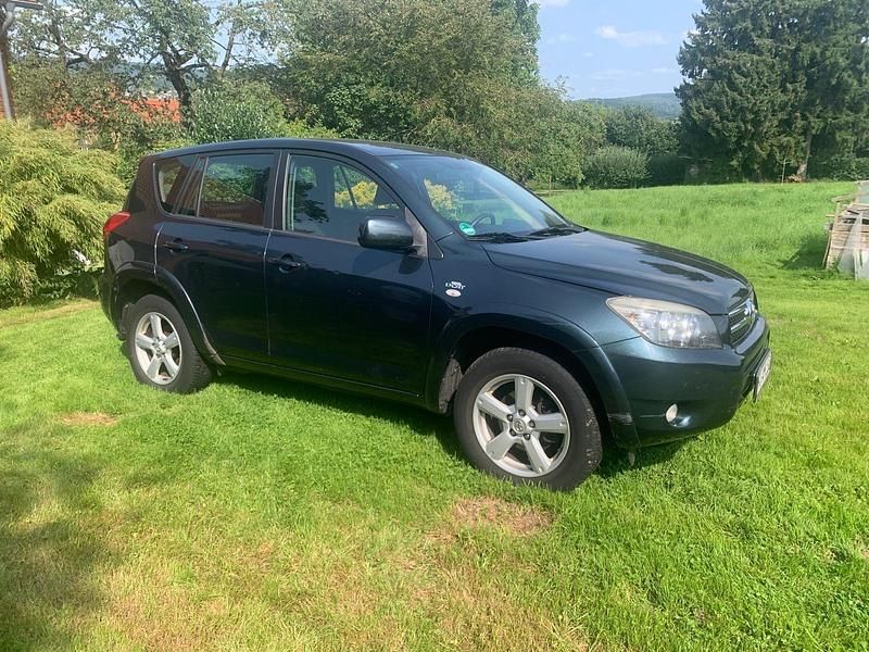 Grün Gebraucht 2006 Toyota RAV4 SUV | 5.490 € (Teuer) - Bild 1/4